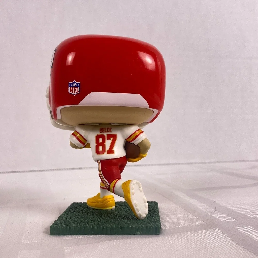 Funko Pop! NFL Travis Kelce w/ Swiftie Friendship Bracelet #257